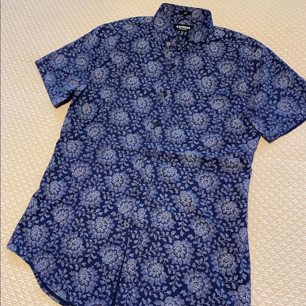 Men's Express Printed Button Down Shirt (XS)